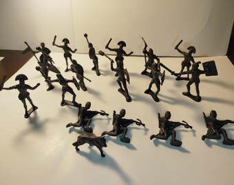 Soldados negros de plástico en miniatura - 17 uds.