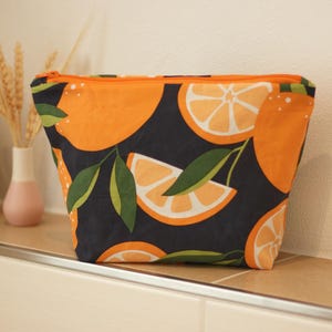 Wetbag für Badeanzüge, Bikinis oder Schmutzwäsche, Nasstasche, Kulturbeutel, Geschenk für Freundin, Kosmetiktasche blau mit Orangen
