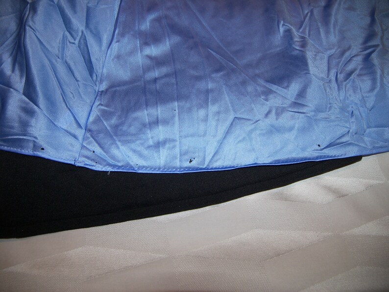 Gorgeous vintage OLGA periwinkle blue formfit nylon spandex jaquard wrap bodice sweeping nightgown size XL.