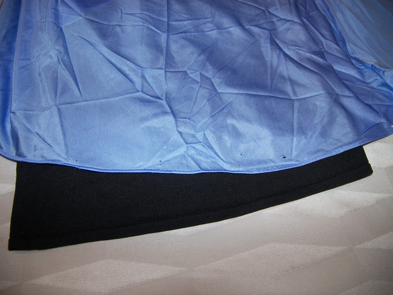 Gorgeous vintage OLGA periwinkle blue formfit nylon spandex jaquard wrap bodice sweeping nightgown size XL.