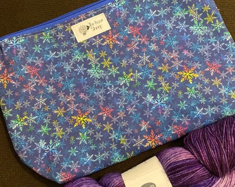 Mittelgroße Projekttasche Rainbow Snowflakes