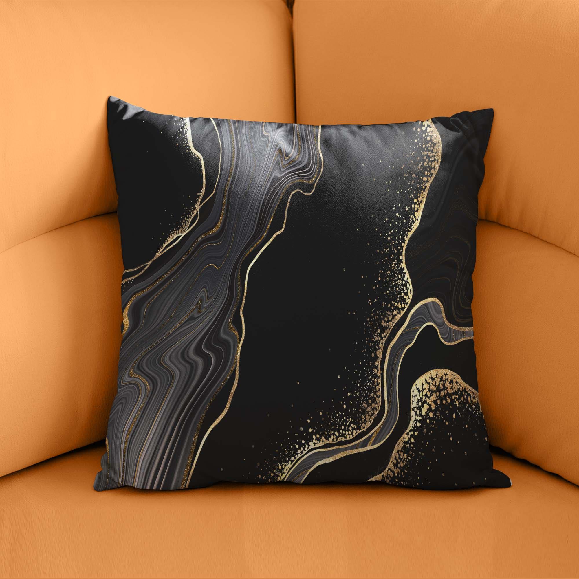 美品 海外製 黒と金のクッション Black and Gold Luxury