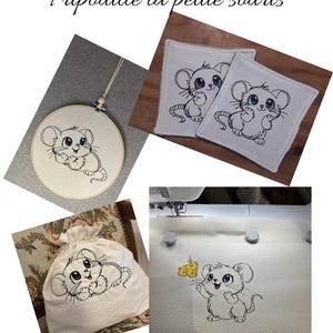 Peut inclure: Divers articles brodés avec un motif de souris de dessin animé. Les articles comprennent un cercle à broder, deux dessous de verre carrés, un sac à cordon et un morceau de tissu avec une souris et du fromage. Le texte "Fripouille la petite souris" est en haut.
