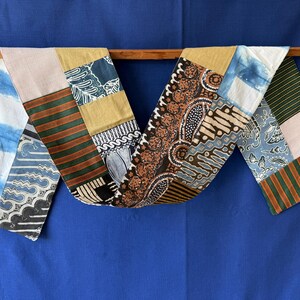 Écharpe en patchwork de style Boro - Batik, shibori, textiles tissés à la main