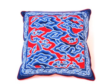 Federa per cuscino disegnata a mano in batik