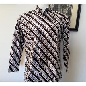 Men's Batik Parang Motif Long Sleeve Shirt – Polyester Blend, Hidden Buttons
