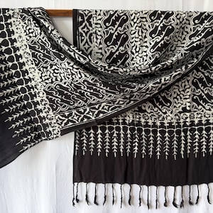 Écharpe, bonnet en batik, batik traditionnel parang kusumo estampé à la main, 21 x 58 po.