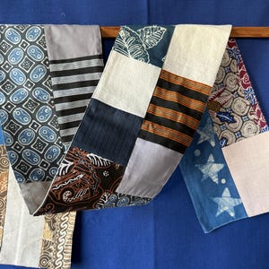 Écharpe en patchwork de style Boro - Batik, shibori, textiles tissés à la main