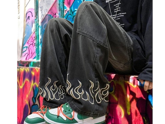 Jeans denim con ricamo a fiamma, pantaloni larghi da uomo High Street, moda casual Y2k Hip Hop, regalo di jeans per lui - Italia