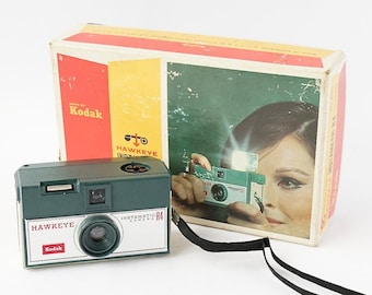 Vintage 60&#39;s KODAK Hawkeye INSTAMATIC mid-century film camera