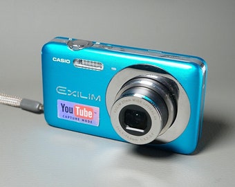 Vintage Casio Exilim EX-Z800 Compact Point-and-shoot CCD digital camera BLUE