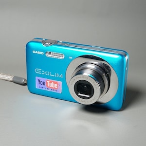 CASIO EXILIM EX-Z800 ブルー カシオ、“女子カメ”最新モデル「EX-Z800」 - 価格.com