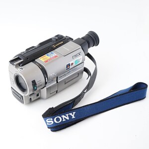 Vintage Sony Handycam Vision CCD TRV615 Hi8 Video Camcorder Camera