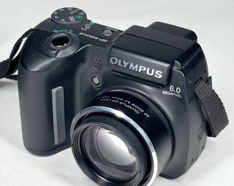 Vintage Olympus SP-500UZ Superzoom 6-megapixel Point-and-Shoot Digital Camera