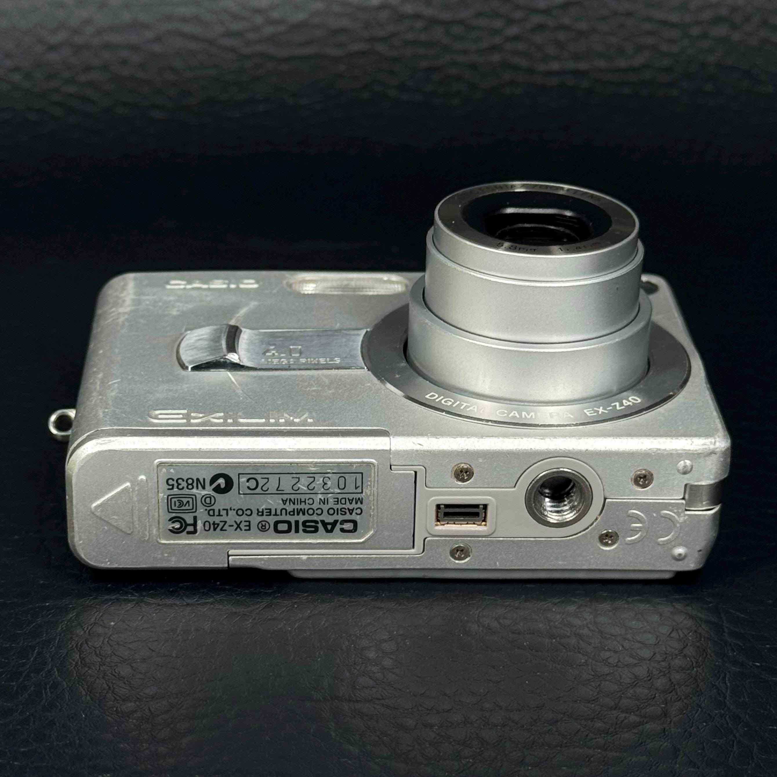 Vintage Casio EXILIM EX-Z40 Compact Y2K Point-and-shoot Digital