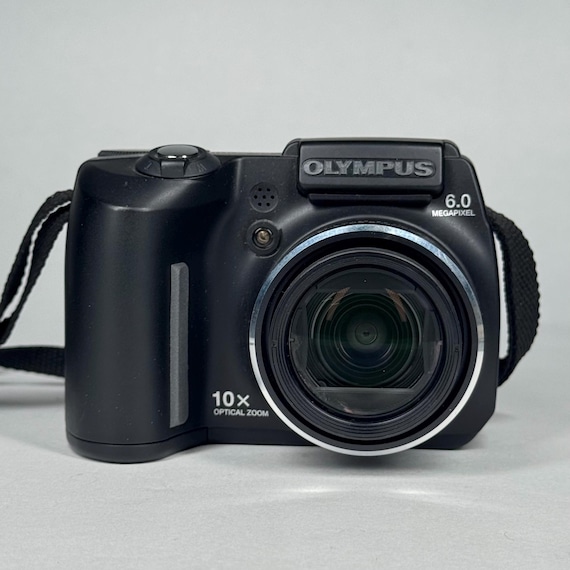 Vintage Olympus SP-500UZ Superzoom 6-megapixel Point-and-shoot