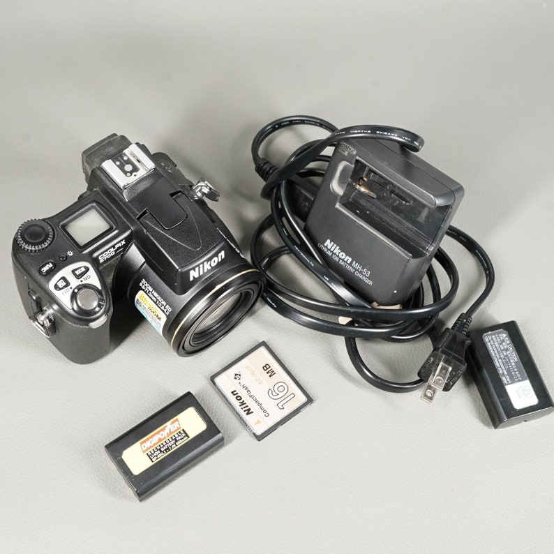 Vintage NIKON COOLPIX 5700 Y2k Point-and-shoot digital camera 5 megapixel image 10
