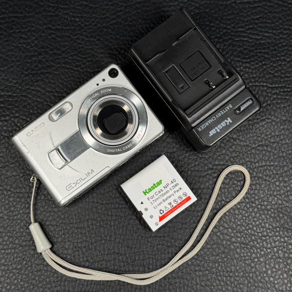 Vintage Casio EXILIM EX-Z40 Compact Y2K Point-and-shoot Digital