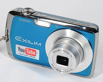 Vintage Casio Exilim EX-S6 Compact Point-and-shoot CCD digital camera BLUE