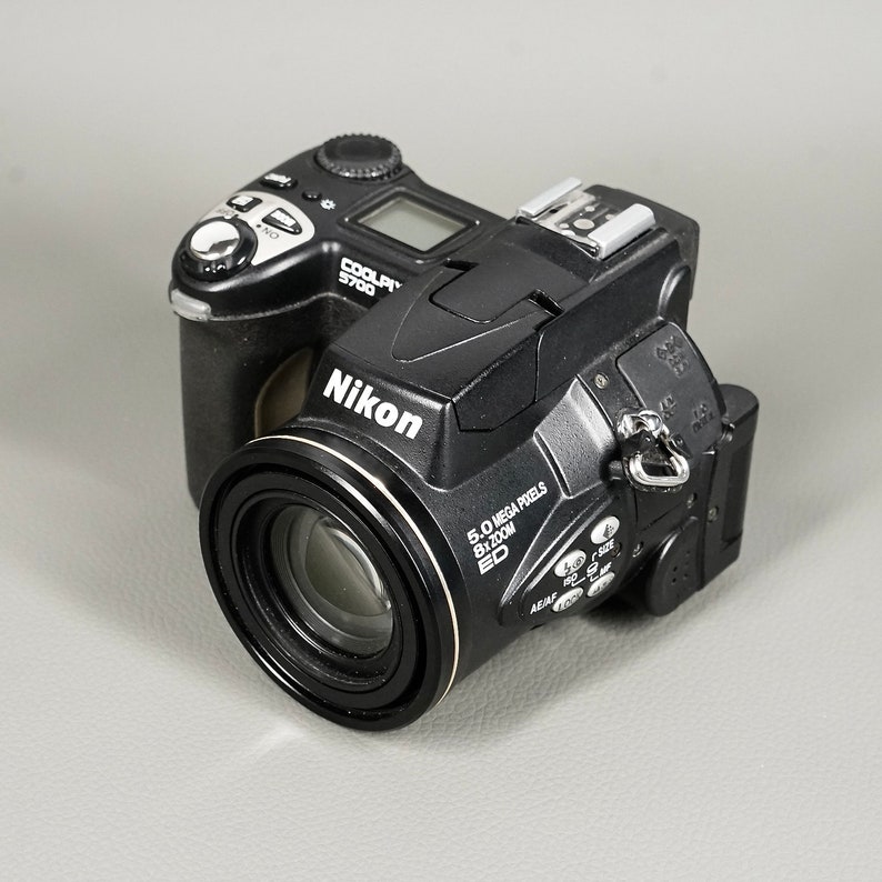 Vintage NIKON COOLPIX 5700 Y2k Point-and-shoot digital camera 5 megapixel image 1