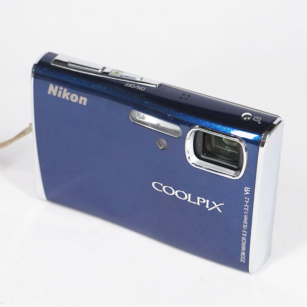 Vintage Nikon COOLPIX S51 CCD Compact Y2K Point-and-shoot