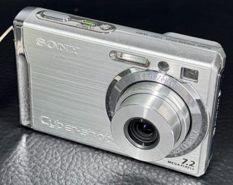 Vintage Sony Cyber-Shot DSC-W80 Compact Y2K Point-and-shoot digital camera