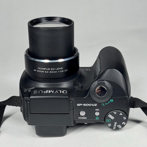 Vintage Olympus SP-500UZ Superzoom 6-megapixel Point-and-shoot