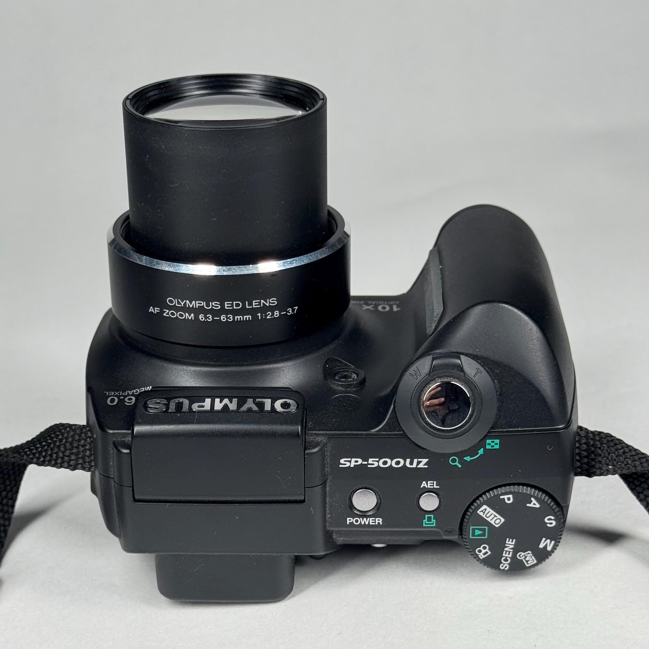 Vintage Olympus SP-500UZ Superzoom 6-megapixel Point-and-shoot