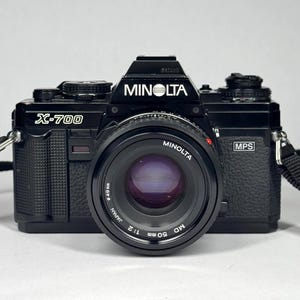 Vintage 80&#39;s MINOLTA X-700 35mm SLR Film Camera w/ MD Rokkor-X 50mm f/2 prime lens