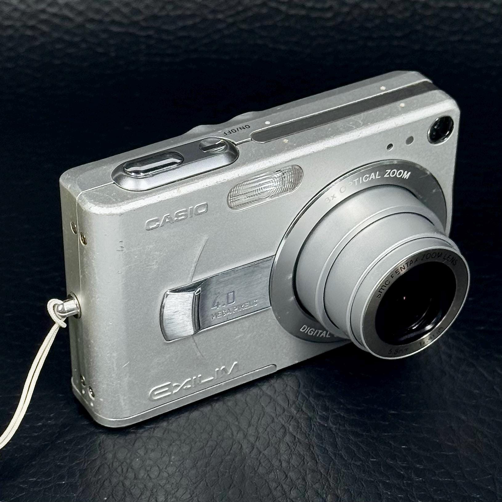 Vintage Casio EXILIM EX-Z40 Compact Y2K Point-and-shoot