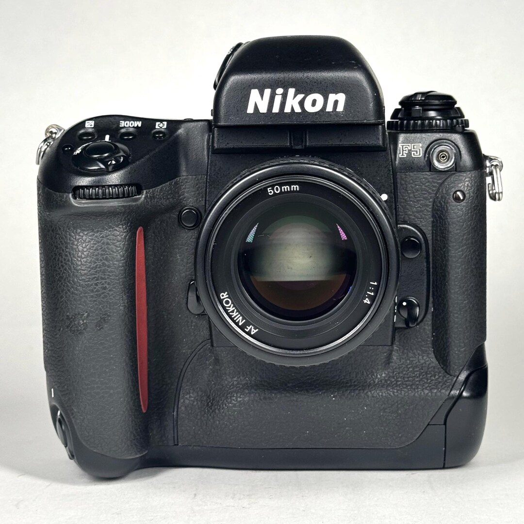Nikon F5 一眼レフカメラ Vintage Nikon F5 35mm Film SLR Autofocus Camera w/ AF 50mm f/1.4