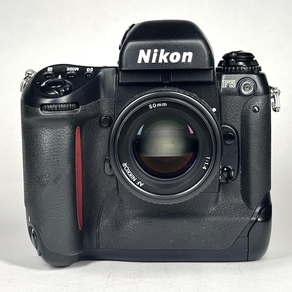 Nikon 一眼レフカメラ 50mmレンズ付き カメラ Nikon EM 一眼レフカメラ