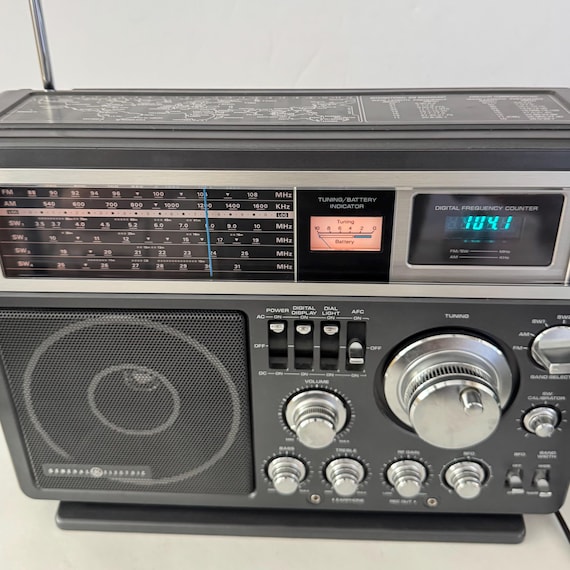 Vintage 80's GE 7-2990A World Monitor Am/fm/shortwave Multi-band