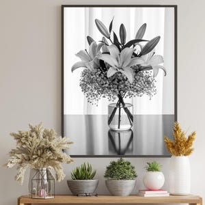 Black and White Floral Wall Art, Delicate Flower Arrangement Print, Elegant Timeless Minimalist Botanical Decor