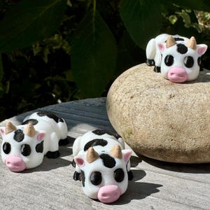 Cute Cow Figurine | Kawaii Animal Collectible | Articulated Desk Toy | Unique Miniature Figure Gift for Dairy Lovers