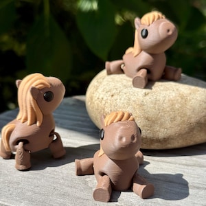 Articulated Horse Figurine: Collectible Barnyard Animal