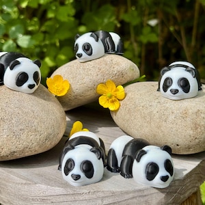 Mini Articulated Panda Figurine: Eco-Friendly Desk Decor