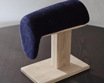 Tailor pressing board for steam ironing of the silhouette of the shoulder.