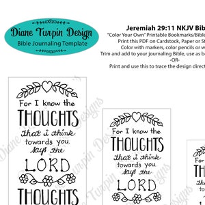 Op de afbeelding: Zwart-witte printbare Bijbel-journaling-bladwijzer met een bloemmotief en de tekst "For I know the THOUGHTS that I think towards you, says the LORD THOUGHTS of peace AND NOT evil, to give you a future and a hope. Jeremiah 29:11". De bladwijzer is ongeveer 20 cm hoog.