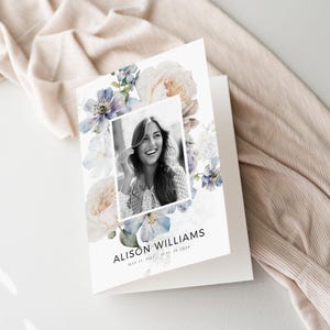 Sjabloon voor stoffige blauwe begrafenisprogramma, Canva bloemenbegrafenisprogramma, viering van het leven, Instant Download