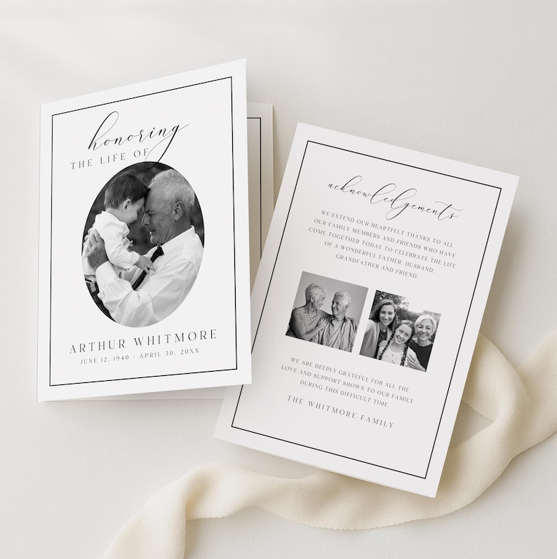 Puede incluir: Tarjeta conmemorativa de dos p&aacute;ginas con borde negro. La parte delantera presenta una foto en blanco y negro de un hombre sosteniendo a un ni&ntilde;o, con el texto "Honoring the Life of Arthur Whitmore". El interior incluye fotos y texto.