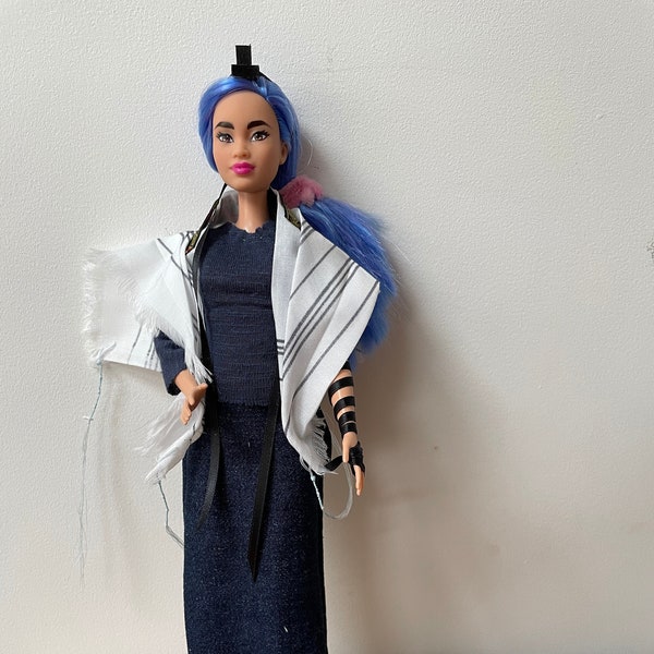 Tefillin Barbie, blue hair, white skin