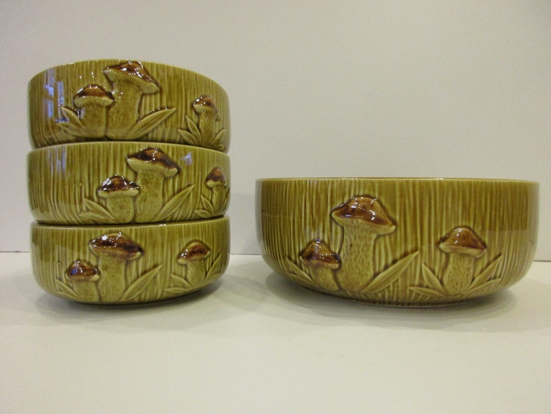 Retro Vintage Royal Sealy Imports Mushroom Relief Large Salad Bowl and 3 Smaller Bowls