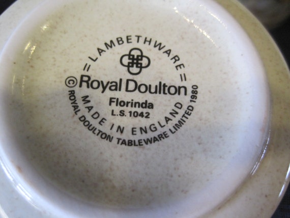 Royal Doulton Lambethware Florinda L.S.1042 Side Plate x 4 Unused Royal Doulton Lambethware Florinda L.S.1042 Side Plate x 4 Unused
