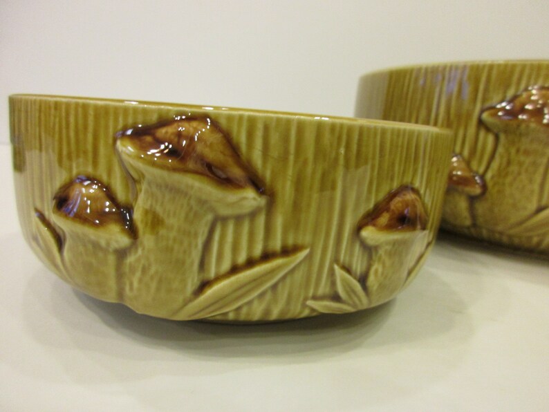 Retro Vintage Royal Sealy Imports Mushroom Relief Large Salad Bowl and 3 Smaller Bowls