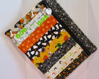 Halloween Theme Quilted Project Bag, Notions, Sewing Bag Made for Cross Stitcher, Knitter, Sewer in your life. Halloween Retro Theme Bag!
