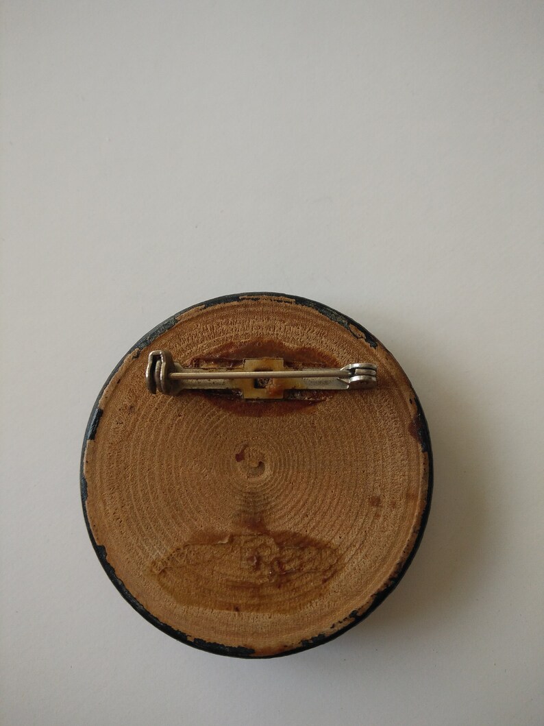 Round Wood Brooch Vintage 1970/'s from Argentina Perfect condition.