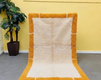 Alfombra bereber de lana color crema - Alfombra marroquí con borde mostaza - Alfombra minimalista con diseño de marco - Alfombra de lana hecha a mano - Tamaño personalizado
