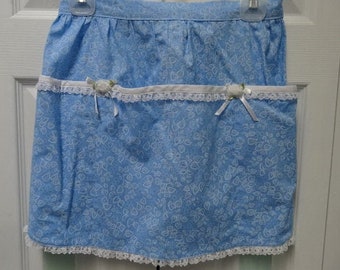 3POCKET TEA APRON, Blue cotton print fabric, 17 inch waist to hemlinewhite bias tape and lace trimmings, white satin rosettes,