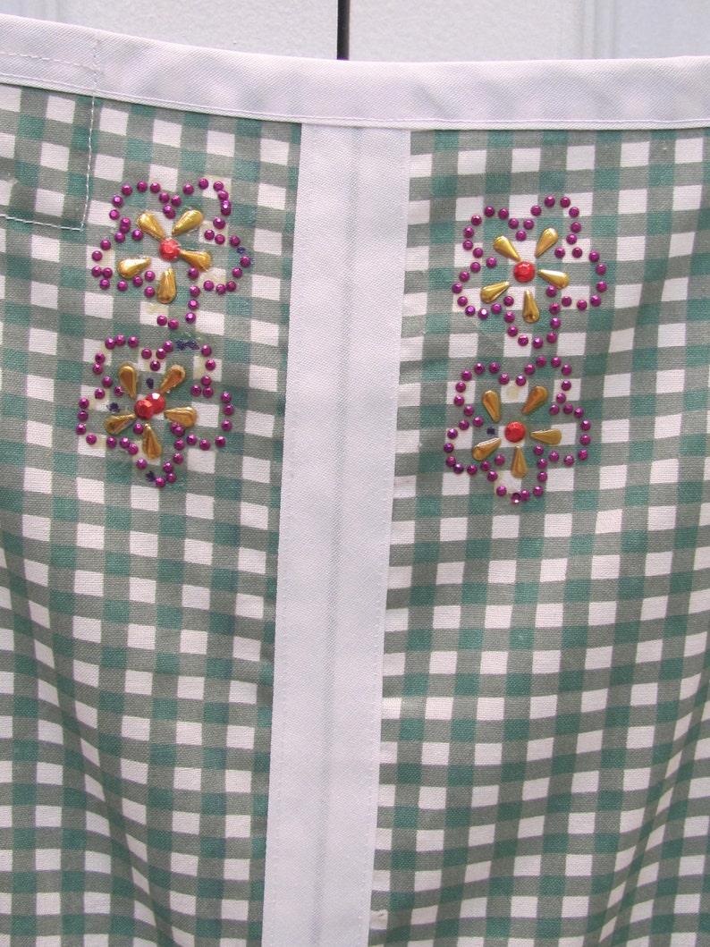 CHEF APRON : Cooking and Gardening apron, green and white check cotton fabric, two large pockets, with floral applique image 3